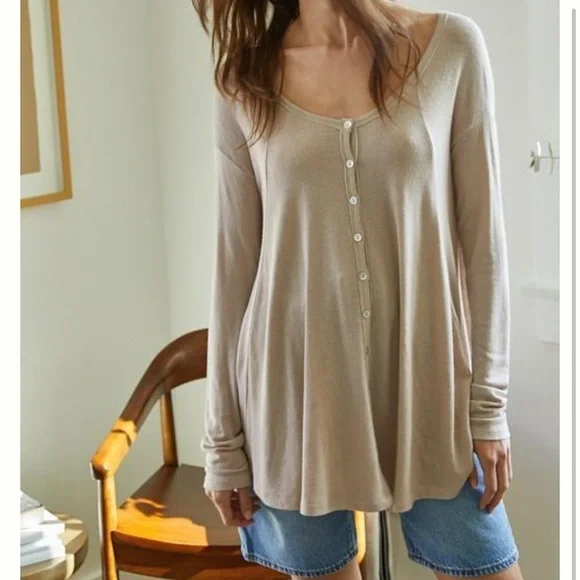 Nwt Knit Hacci Round Neck Button Down detailed Over-Sized Long Sleeve Top - Picture 2 of 4